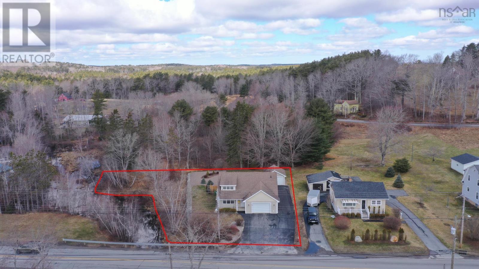 318 Victoria Road, Bridgewater, Nova Scotia  B4V 2P1 - Photo 1 - 202607068