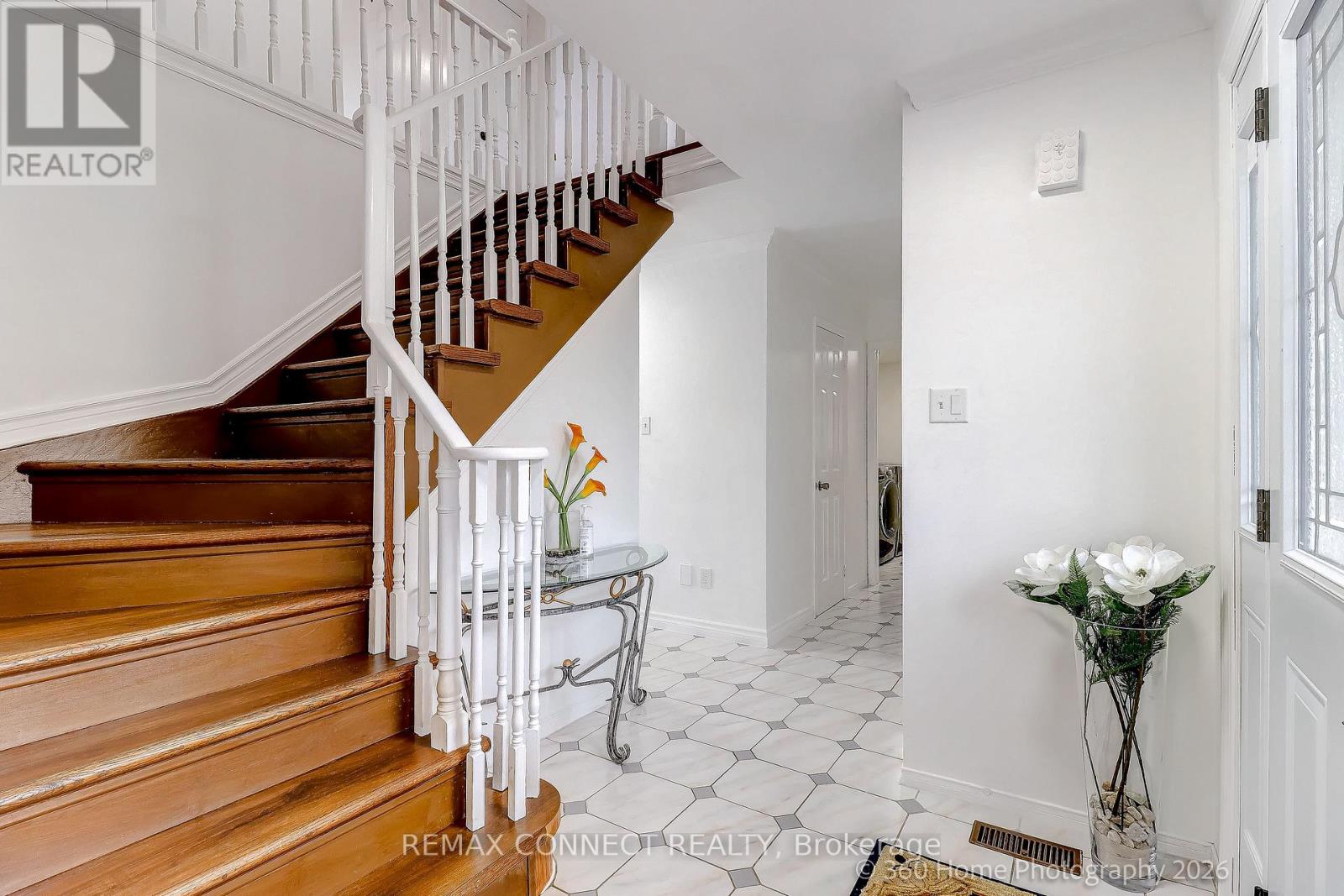 4 Mayflower Street S, Whitby, Ontario  L1N 8B1 - Photo 11 - E12987284