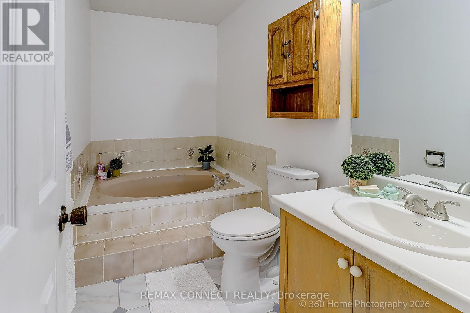 4 Mayflower Street S, Whitby, Ontario  L1N 8B1 - Photo 17 - E12987284