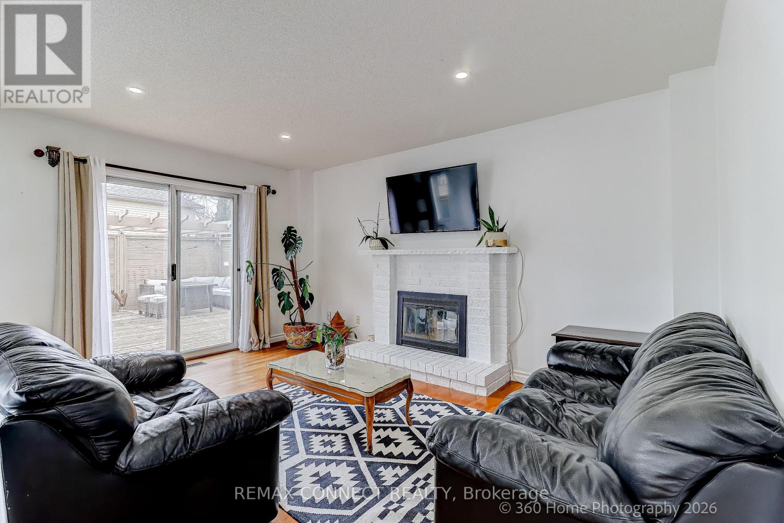 4 Mayflower Street S, Whitby, Ontario  L1N 8B1 - Photo 5 - E12987284