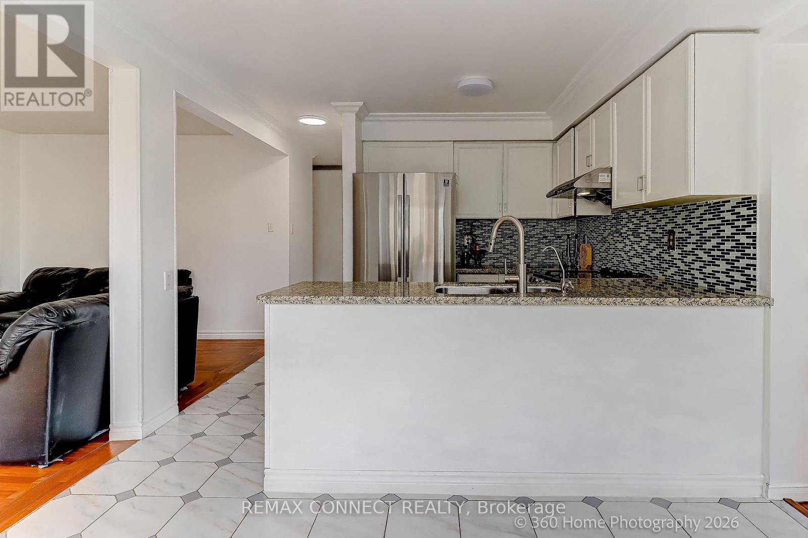 4 Mayflower Street S, Whitby, Ontario  L1N 8B1 - Photo 8 - E12987284