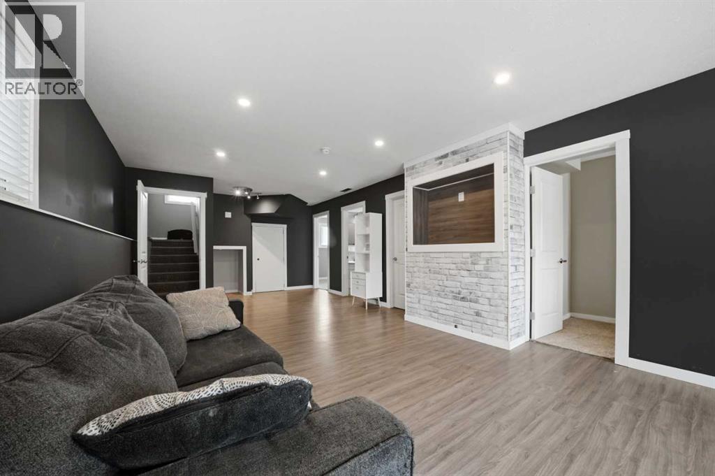 226 Livingston Close, Red Deer, Alberta  T4R 0S8 - Photo 15 - A2300040