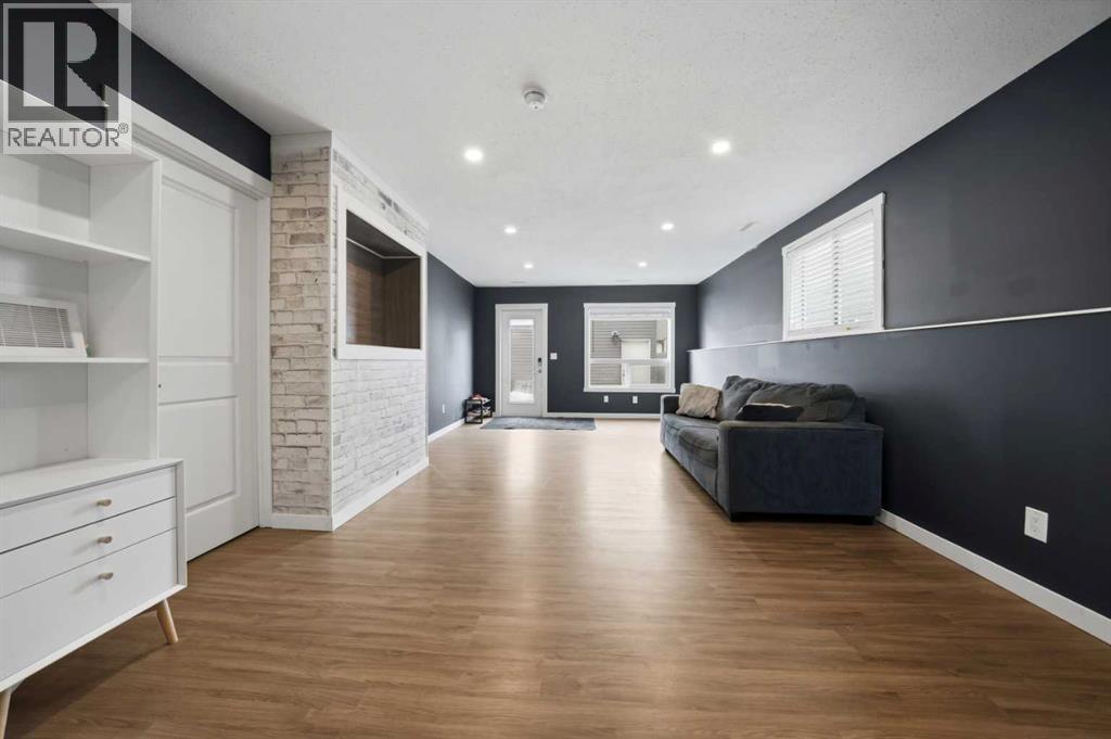 226 Livingston Close, Red Deer, Alberta  T4R 0S8 - Photo 14 - A2300040