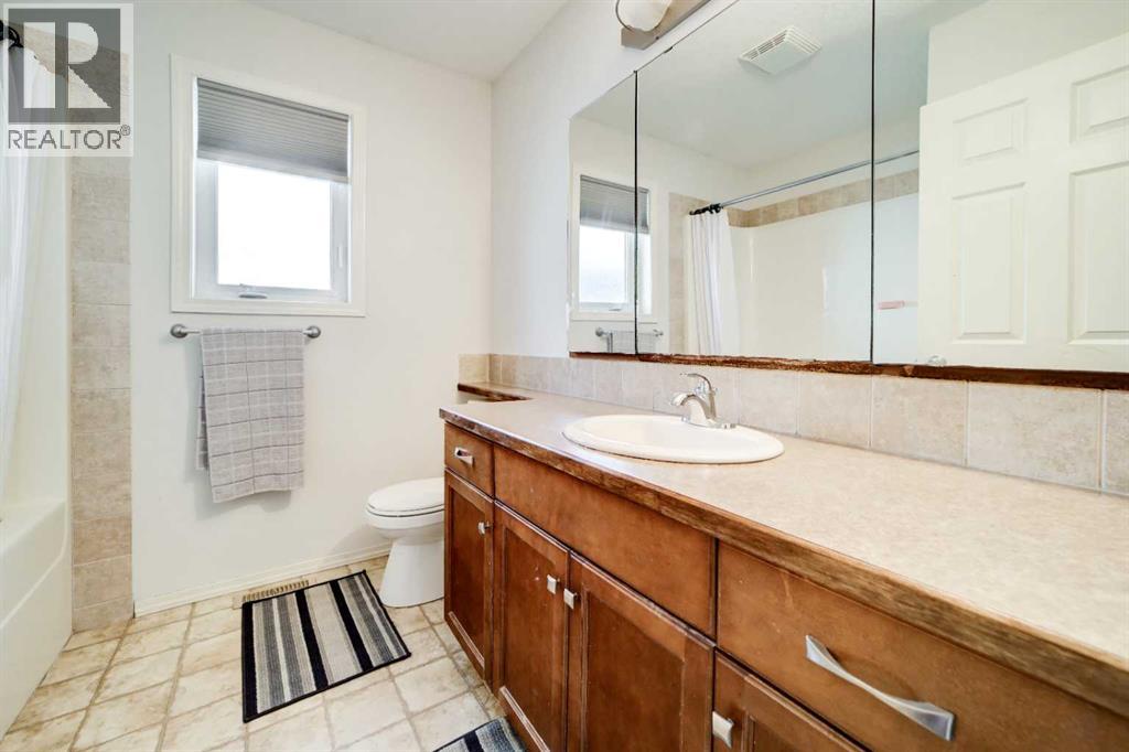 136 Jessie Robinson Close N, Lethbridge, Alberta  T1H 3Y8 - Photo 16 - A2299075