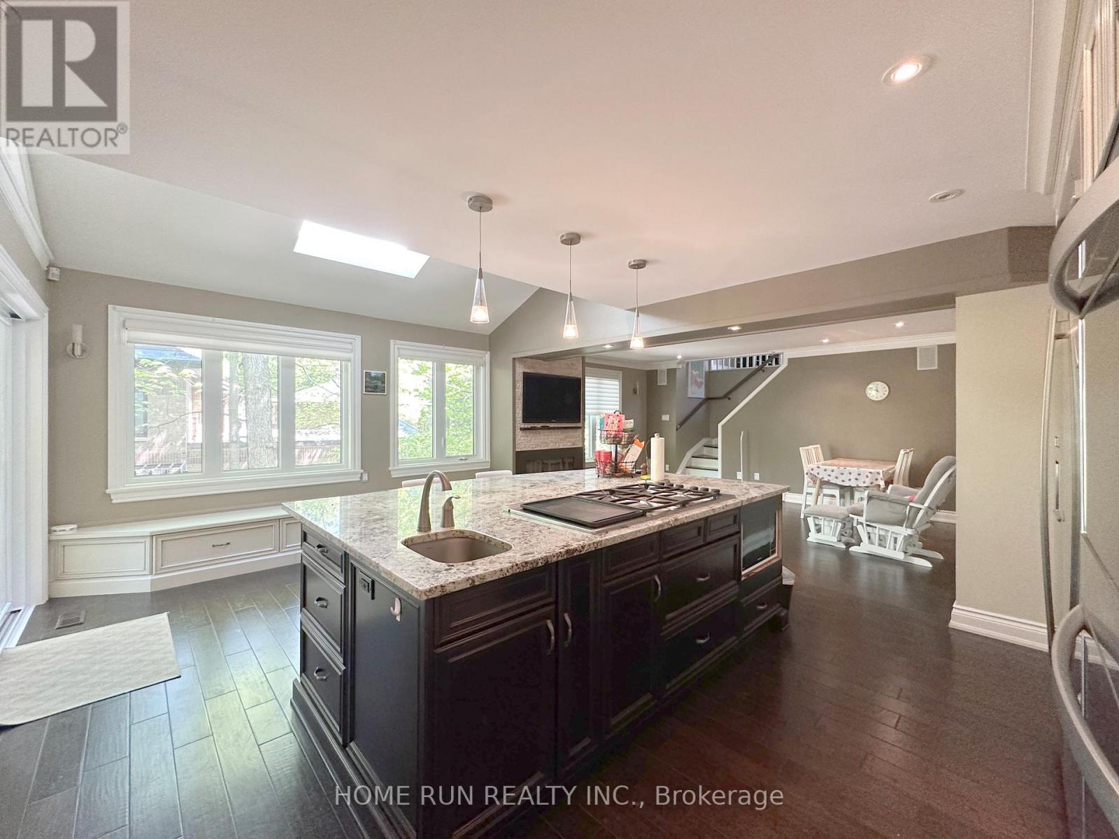 35 Blue Heron Court, Ottawa, Ontario  K1L 8J7 - Photo 12 - X12987760