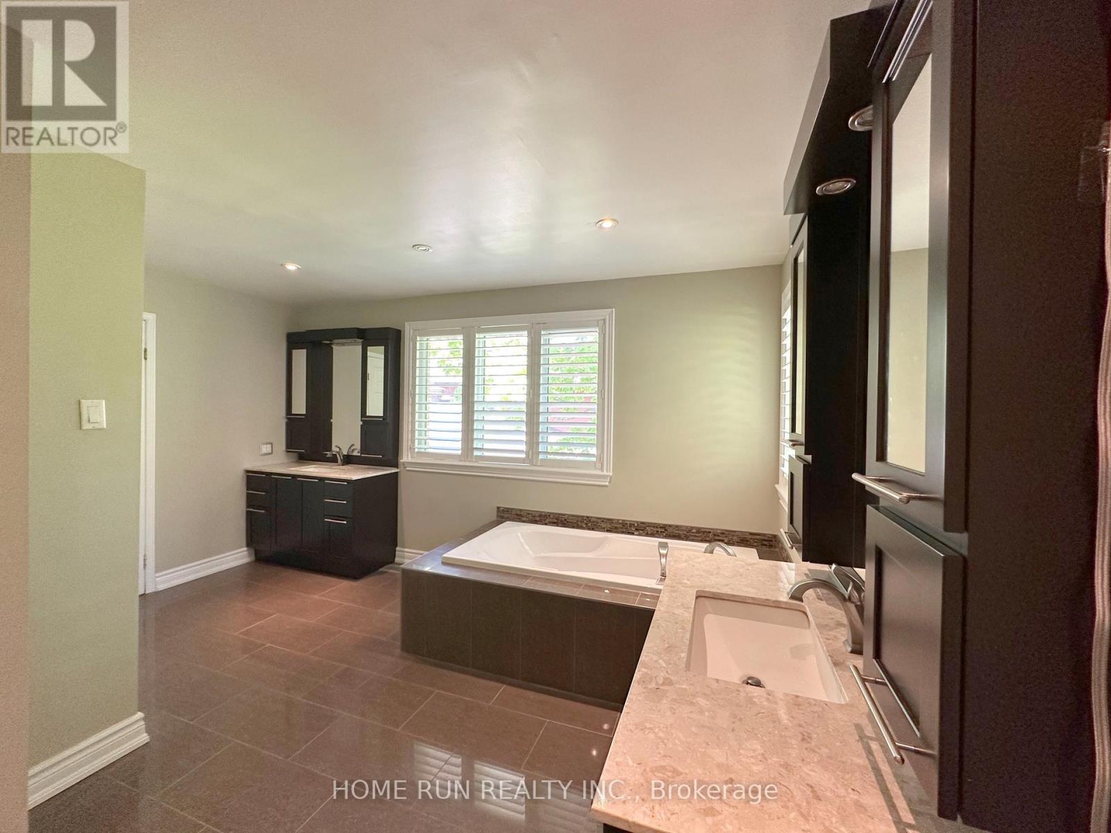 35 Blue Heron Court, Ottawa, Ontario  K1L 8J7 - Photo 28 - X12987760