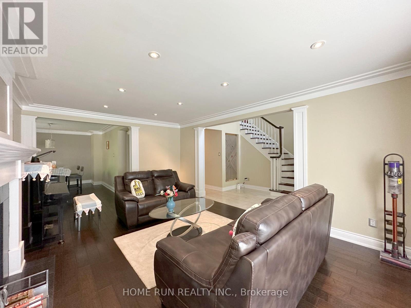 35 Blue Heron Court, Ottawa, Ontario  K1L 8J7 - Photo 8 - X12987760