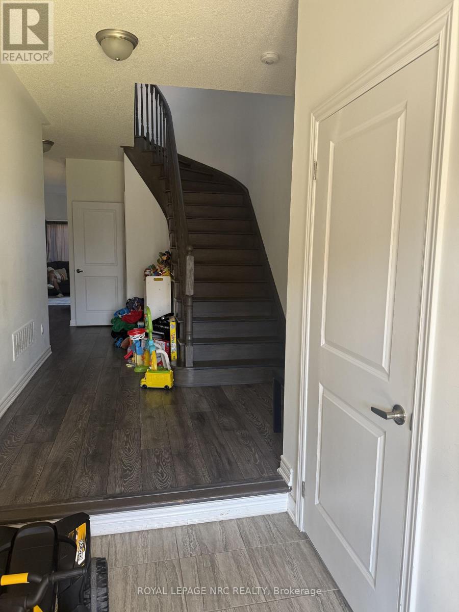 44 Harmony Way, Thorold, Ontario  L2V 0H1 - Photo 2 - X12987758