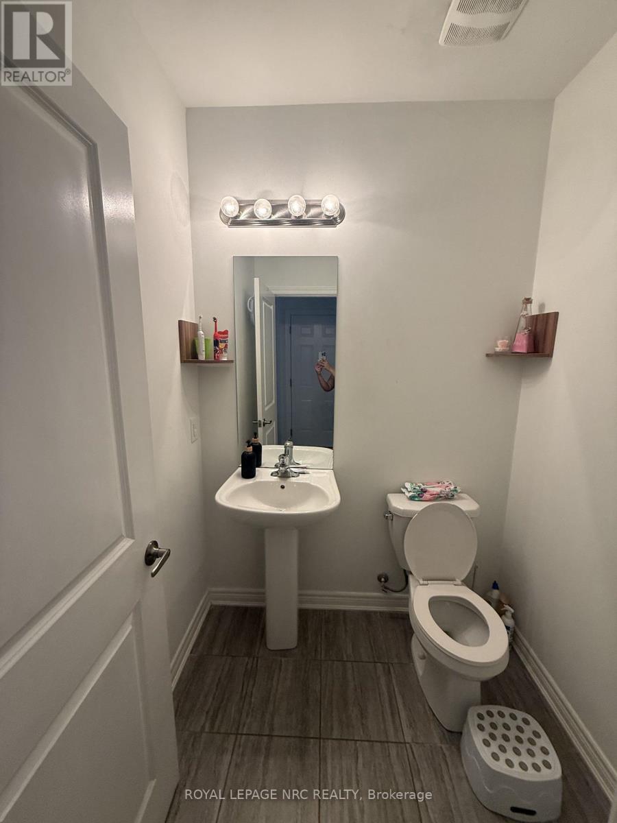 44 Harmony Way, Thorold, Ontario  L2V 0H1 - Photo 6 - X12987758