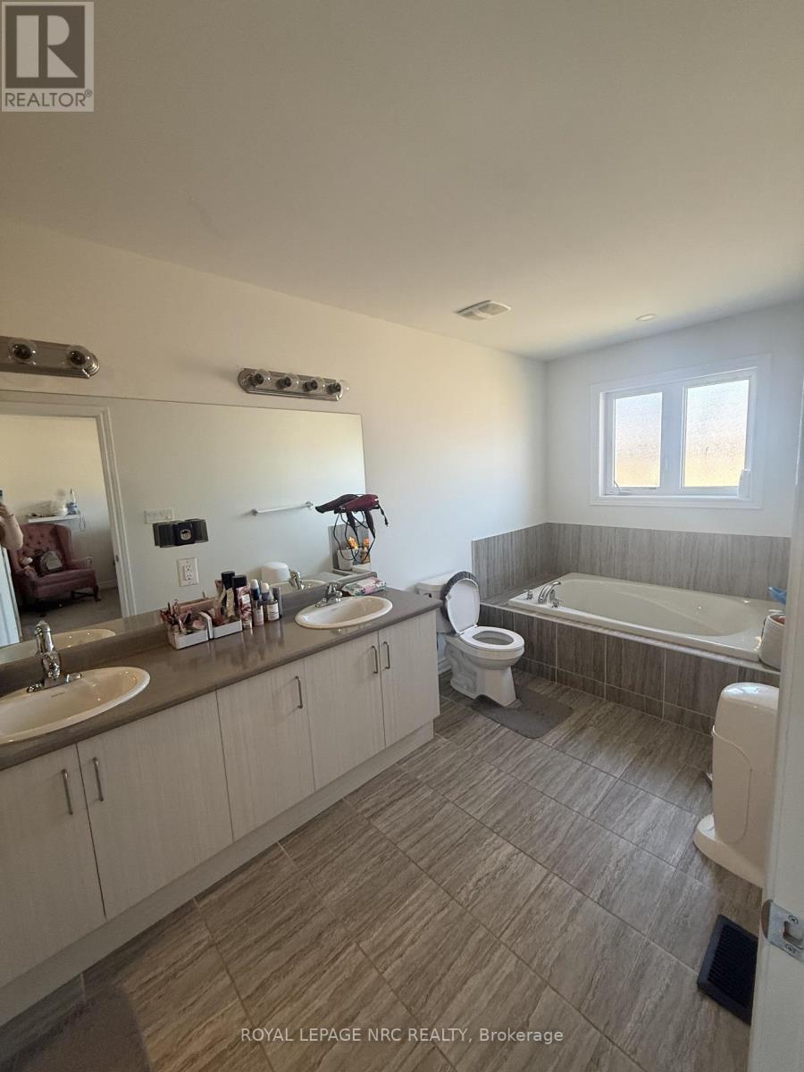 44 Harmony Way, Thorold, Ontario  L2V 0H1 - Photo 9 - X12987758