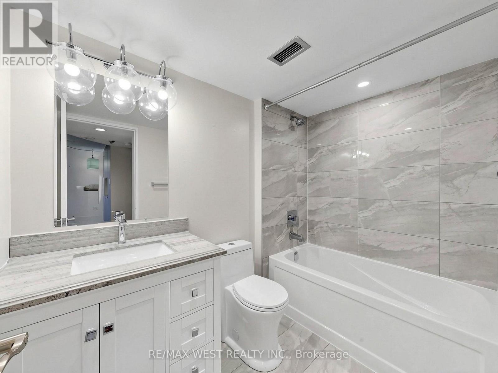 211 - 725 King Street W, Toronto, Ontario  M5V 2W9 - Photo 2 - C12987754