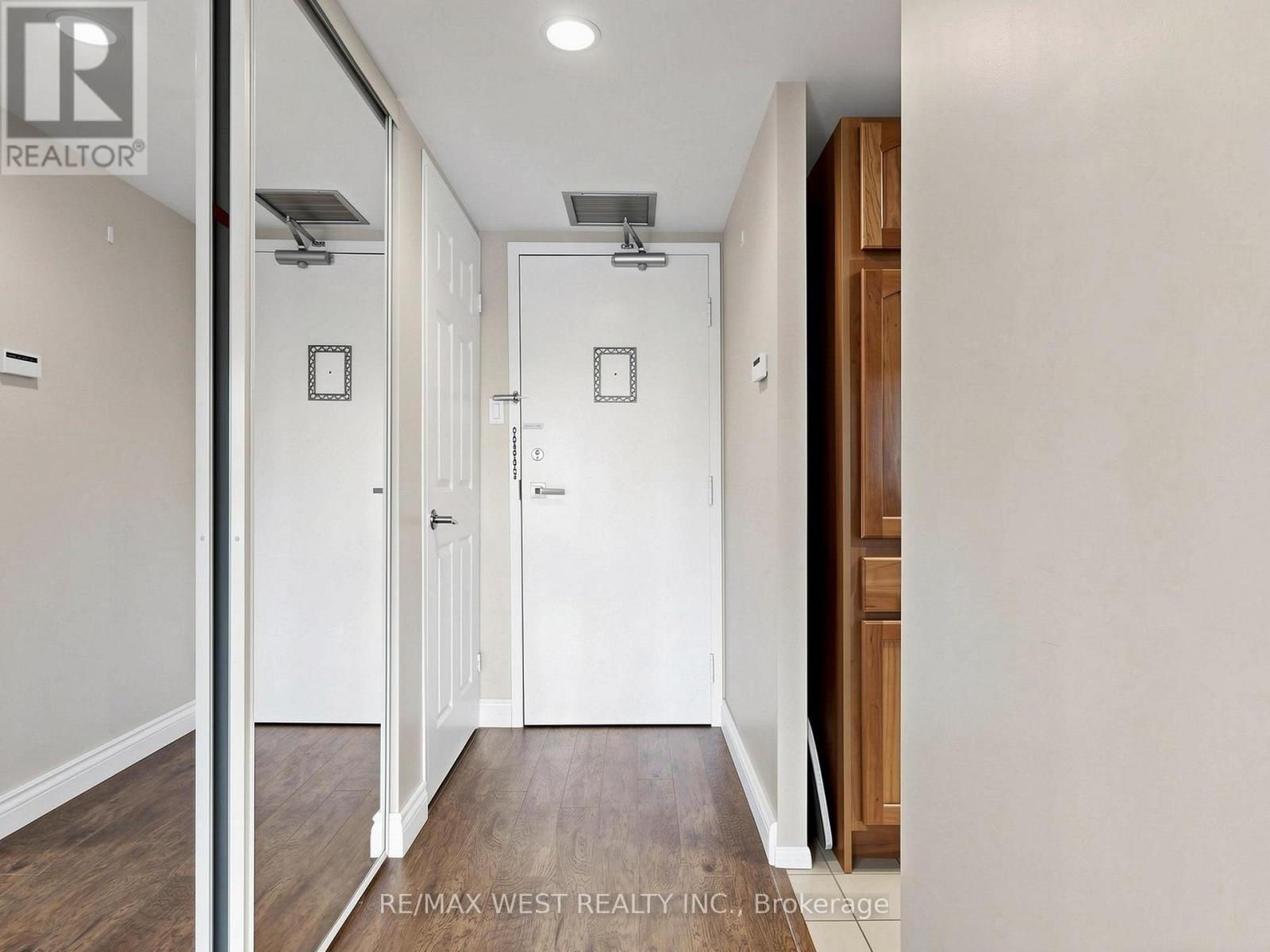 211 - 725 King Street W, Toronto, Ontario  M5V 2W9 - Photo 6 - C12987754