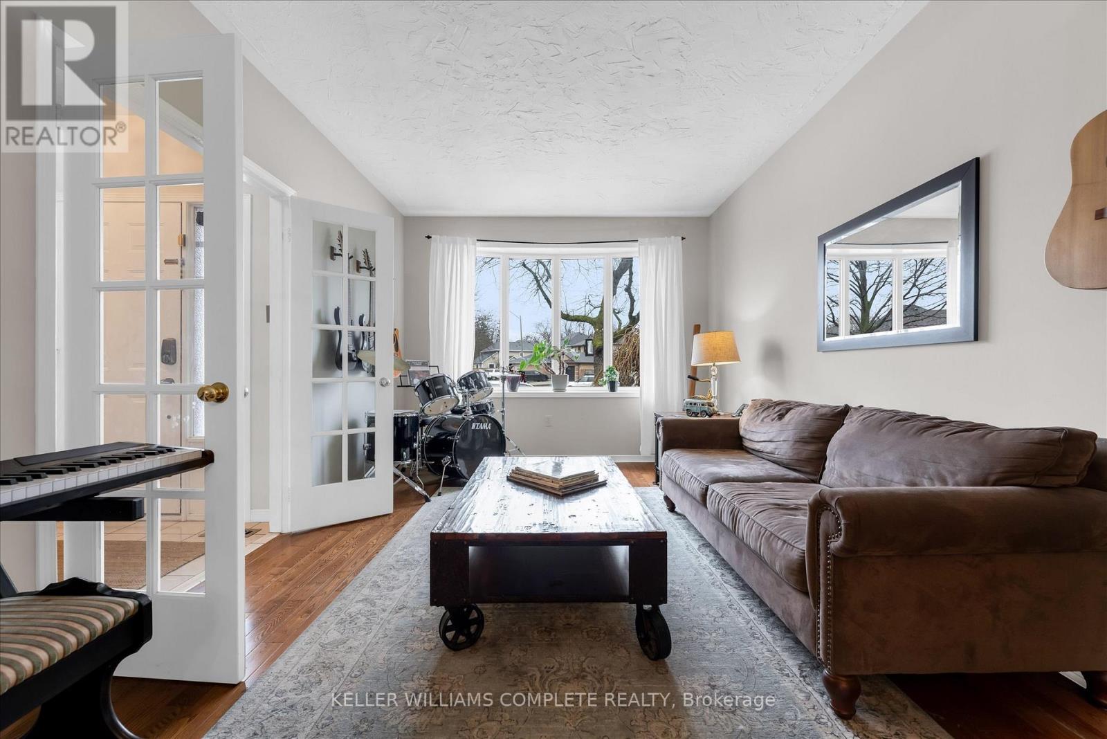 16 Homeland Avenue, Hamilton, Ontario  L8E 4X2 - Photo 6 - X12987764