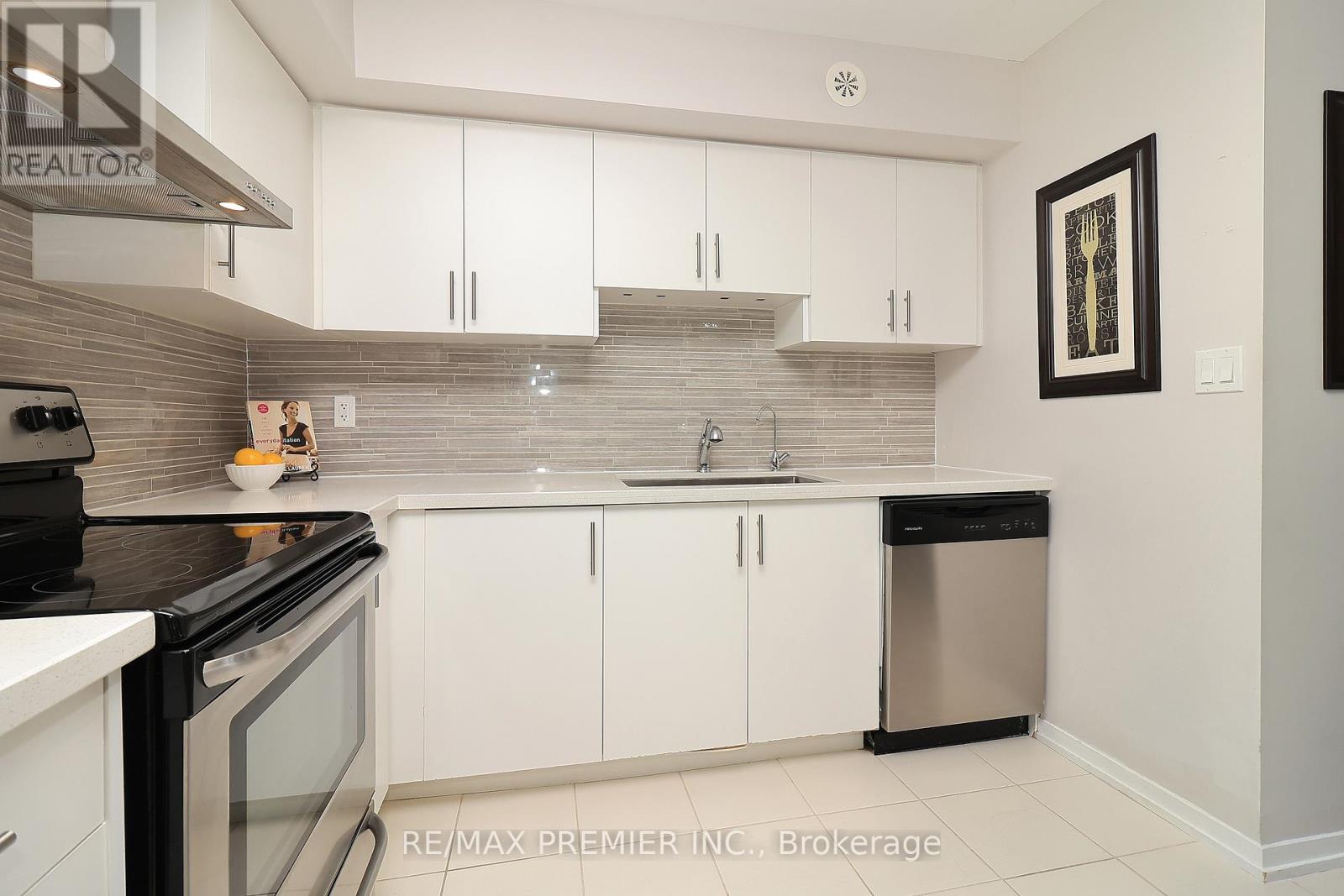 C14 - 26 Bruce Street, Vaughan, Ontario  L4L 0H4 - Photo 15 - N12979330