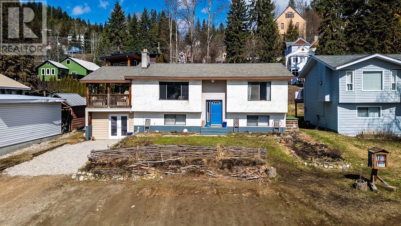 1730 Kootenay Avenue, Rossland, British Columbia