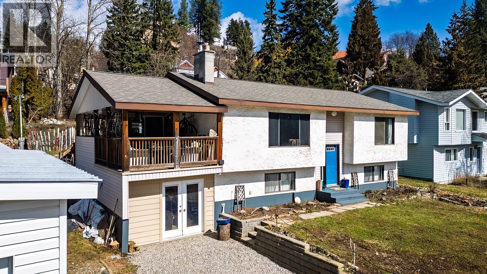 1730 Kootenay Avenue, Rossland, British Columbia  V0G 1Y0 - Photo 2 - 10380318