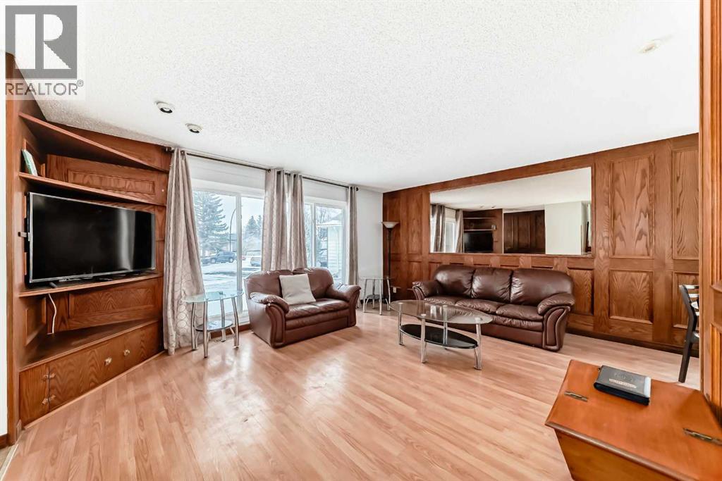 331 Bedford Place Ne, Calgary, Alberta  T3K 2K6 - Photo 4 - A2292781