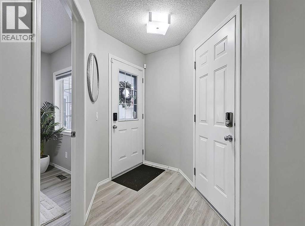 9 Royal Elm Mews NW, Calgary, Alberta  T3G 5P6 - Photo 3 - A2300636