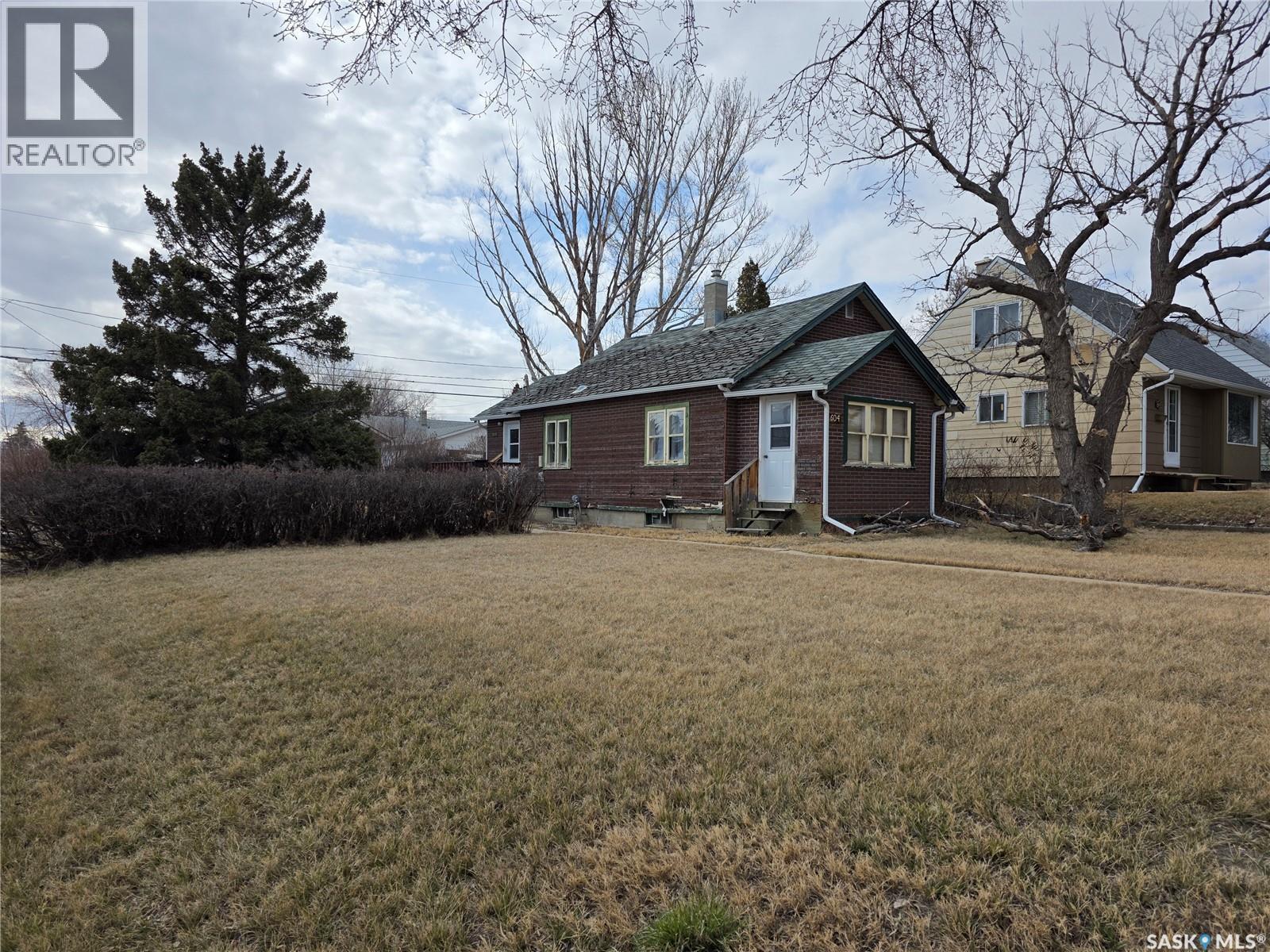 604 3rd AVENUE, Swift Current, Saskatchewan
