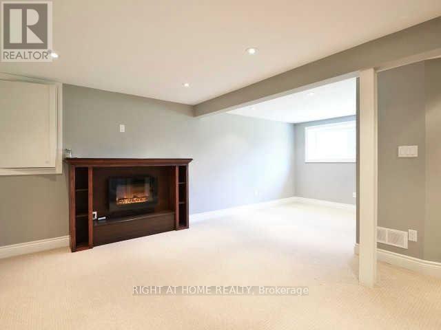 15 Pioneer Drive, Mississauga, Ontario  L5M 1G8 - Photo 10 - W12904774