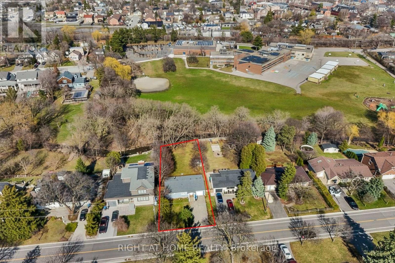 15 Pioneer Drive, Mississauga, Ontario  L5M 1G8 - Photo 3 - W12904774