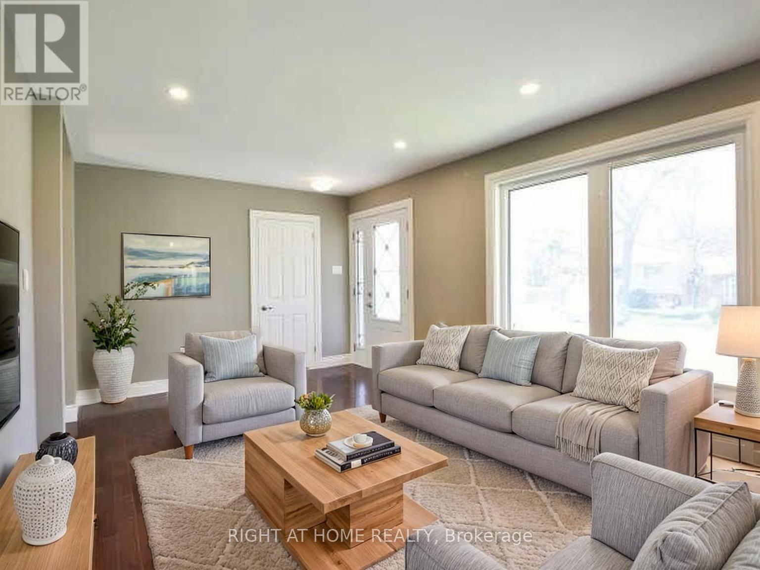 15 Pioneer Drive, Mississauga, Ontario  L5M 1G8 - Photo 5 - W12904774