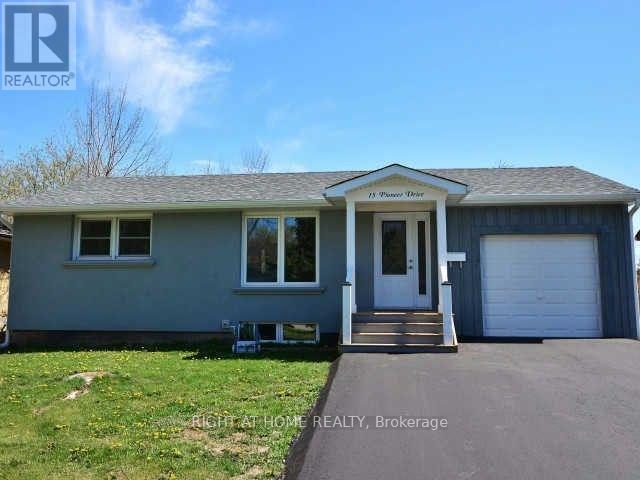 15 Pioneer Drive, Mississauga, Ontario  L5M 1G8 - Photo 4 - W12904774