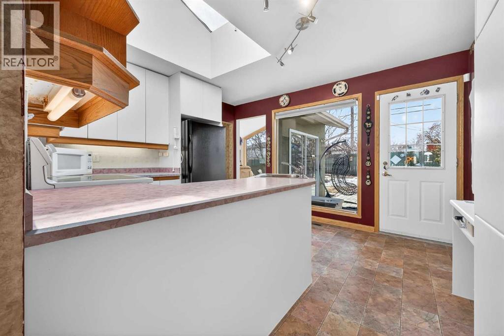 7511 5 Street SW, Calgary, Alberta  T2V 1B7 - Photo 9 - A2301068