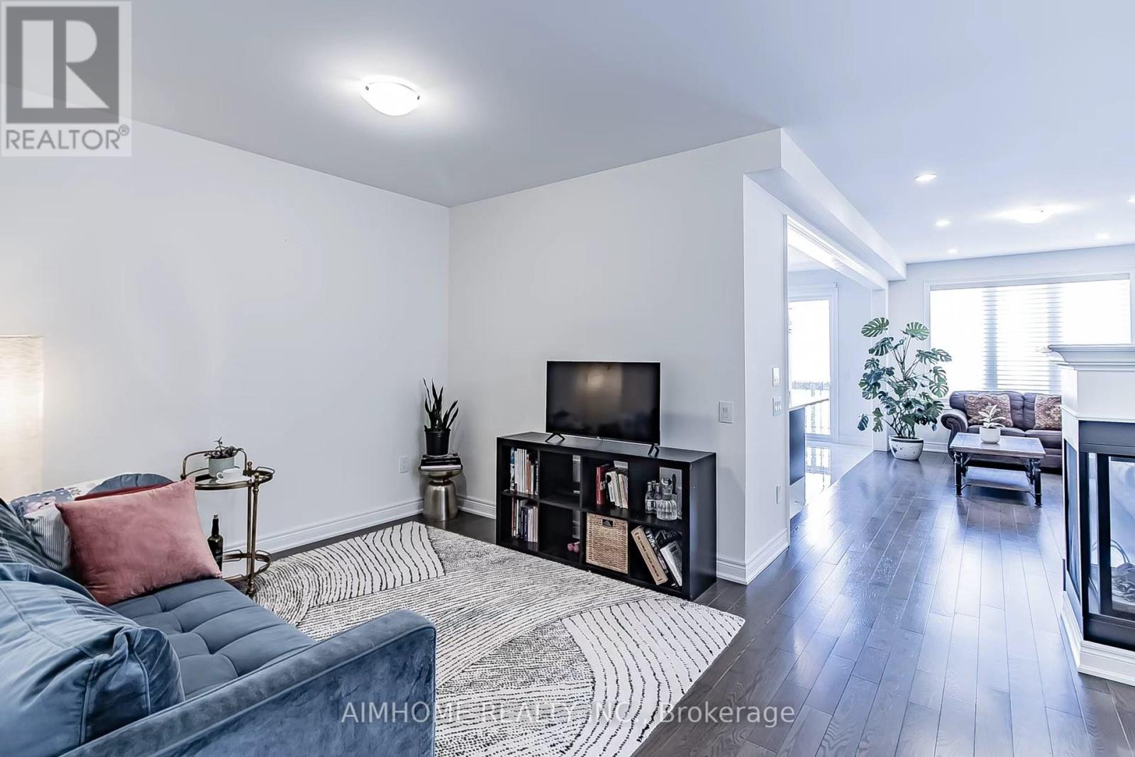 Upper Level - 50 Drizzel Crescent, Richmond Hill, Ontario  L4E 2G8 - Photo 13 - N12985844