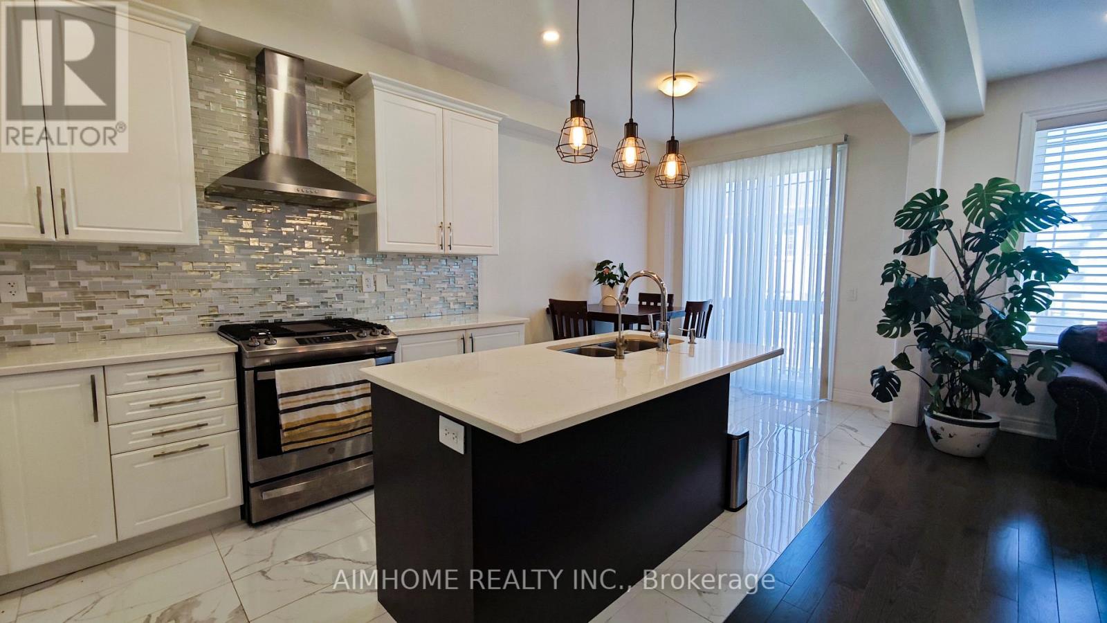 Upper Level - 50 Drizzel Crescent, Richmond Hill, Ontario  L4E 2G8 - Photo 16 - N12985844