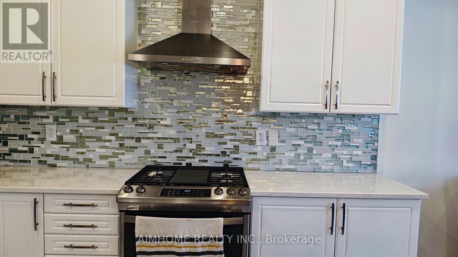 Upper Level - 50 Drizzel Crescent, Richmond Hill, Ontario  L4E 2G8 - Photo 4 - N12985844