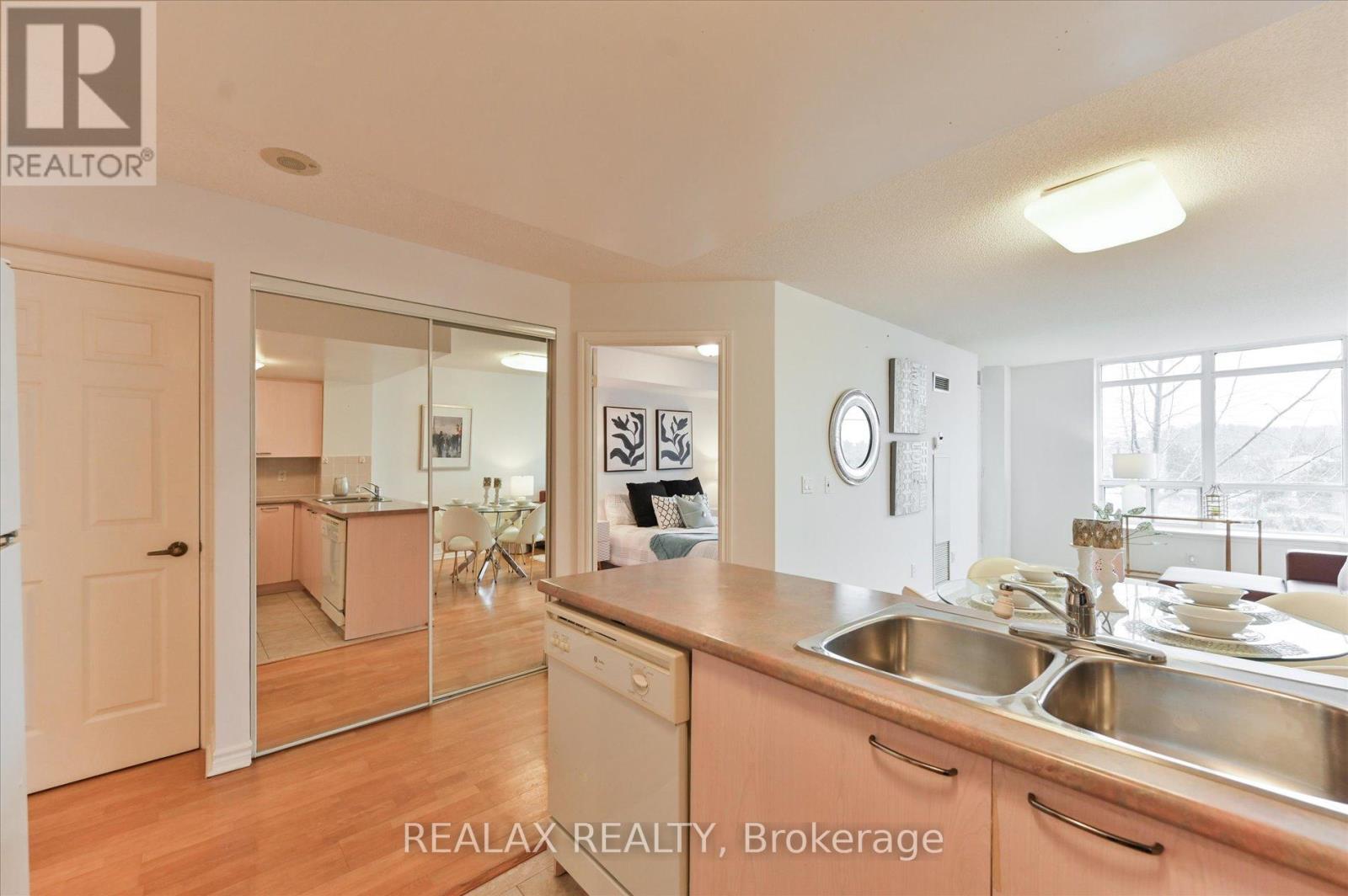 302 - 130 Pond Drive, Markham, Ontario L3T 7W5 - Photo 10 - N12987788