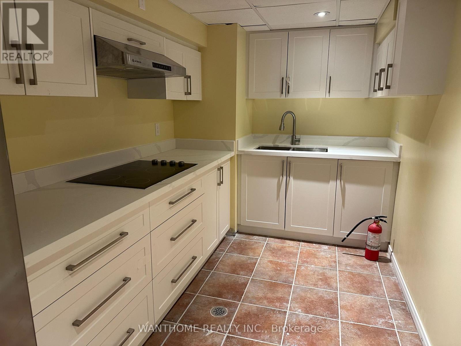 Basement - 5533 Loonlake Avenue, Mississauga, Ontario  L5V 2E3 - Photo 10 - W12987806