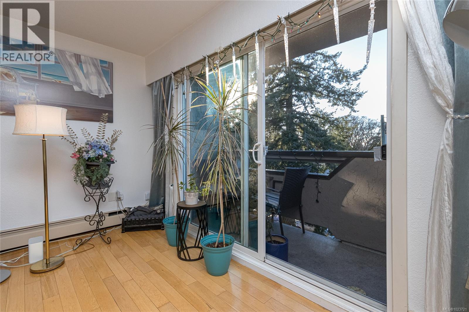 405 3800 Quadra St, Saanich, British Columbia  V8X 1H8 - Photo 11 - 1023721