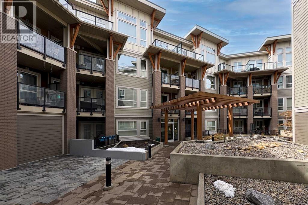 320, 707 4 Street NE, Calgary, Alberta