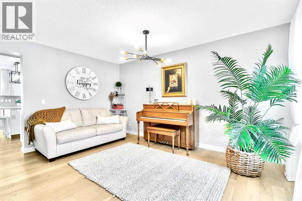 419 Rocky Ridge Bay Nw, Calgary, Alberta  t3g 4h8 - Photo 5 - A2299448