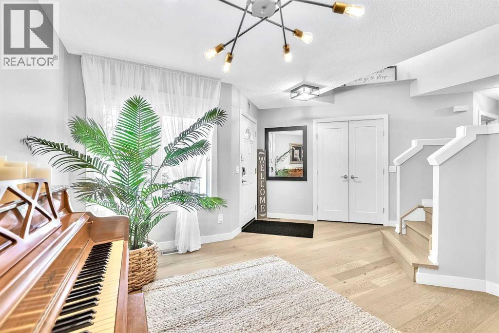 419 Rocky Ridge Bay Nw, Calgary, Alberta  t3g 4h8 - Photo 4 - A2299448