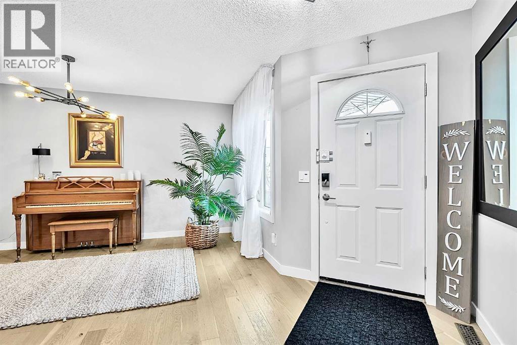 419 Rocky Ridge Bay Nw, Calgary, Alberta  t3g 4h8 - Photo 6 - A2299448