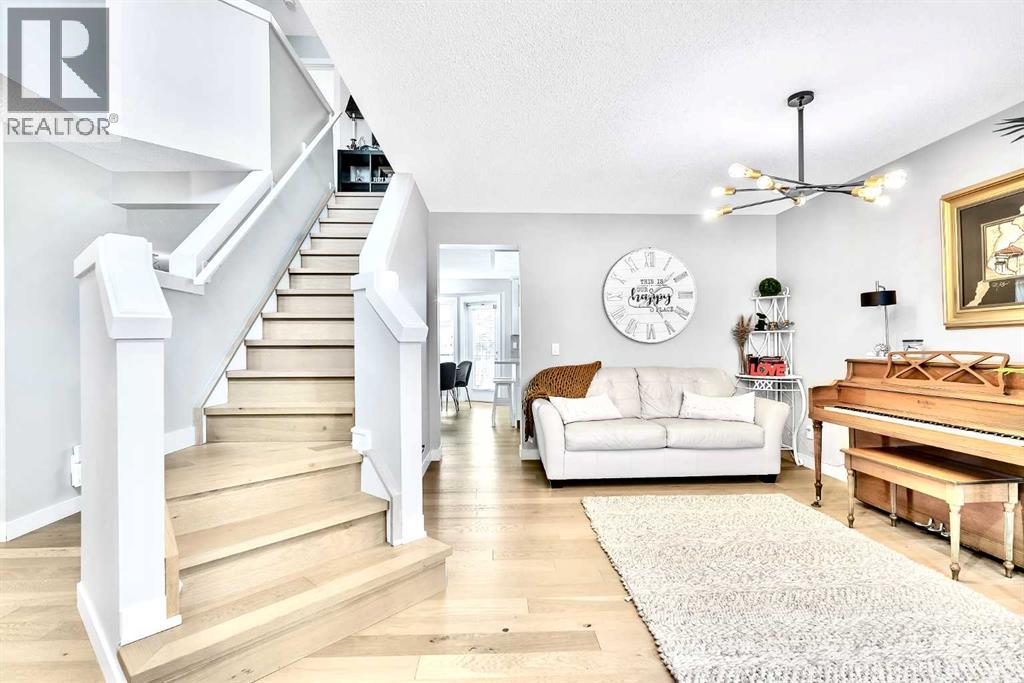 419 Rocky Ridge Bay Nw, Calgary, Alberta  t3g 4h8 - Photo 7 - A2299448