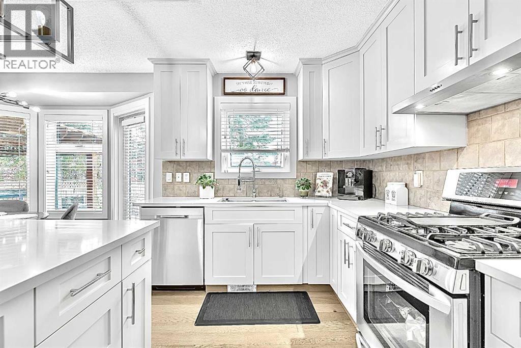 419 Rocky Ridge Bay Nw, Calgary, Alberta  t3g 4h8 - Photo 11 - A2299448