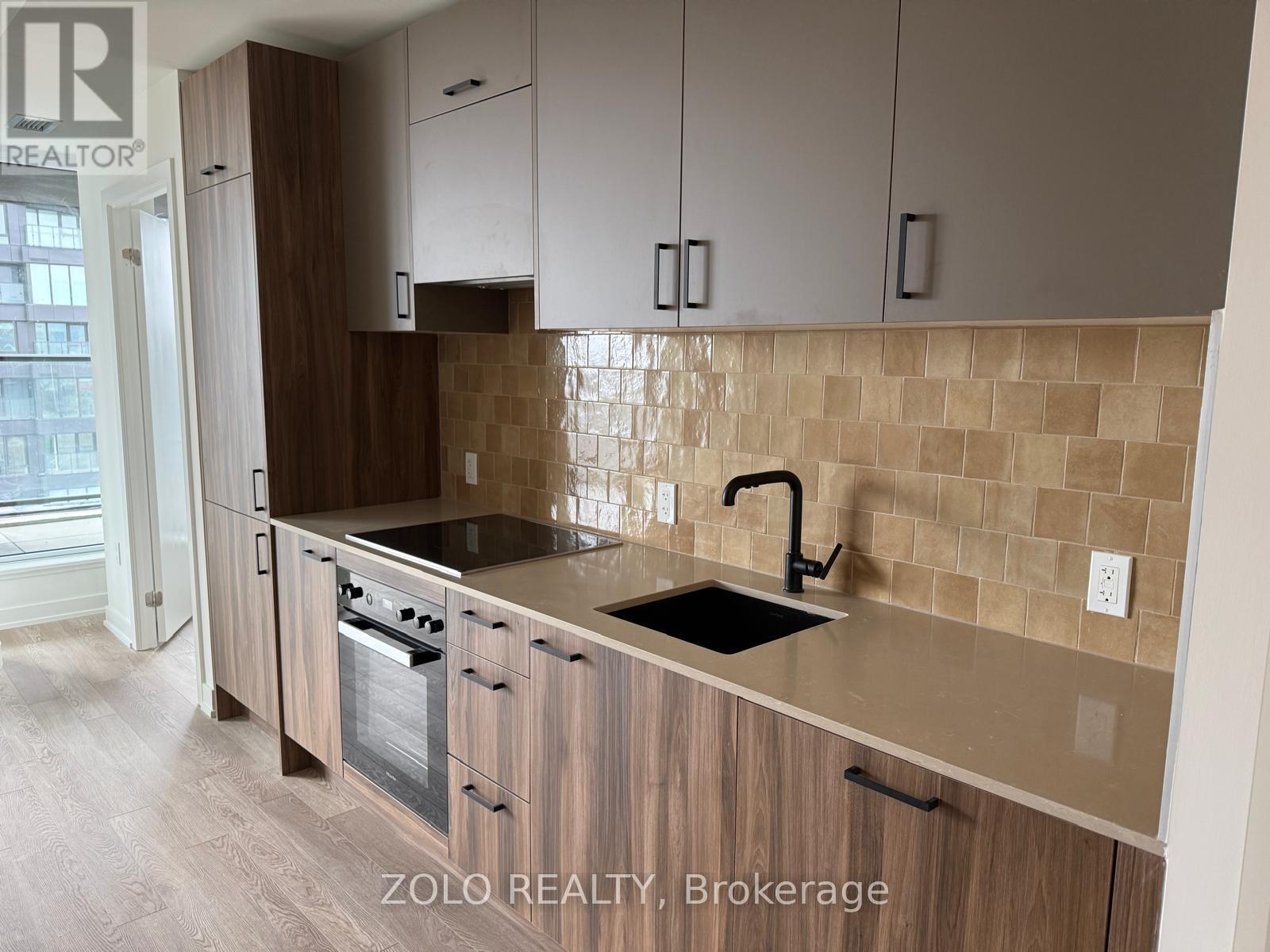 1002 - 5 QUARRINGTON LANE, Toronto, Ontario