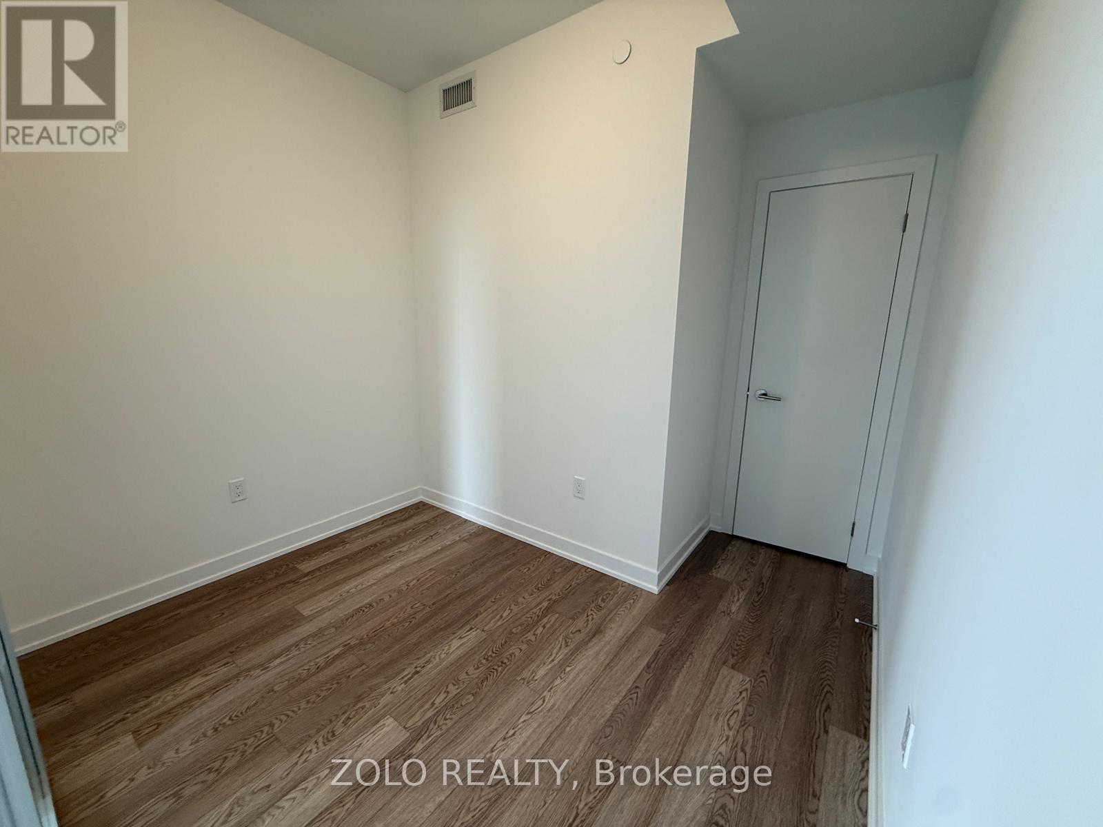 1002 - 5 Quarrington Lane, Toronto, Ontario  M3C 0S4 - Photo 7 - C12987818