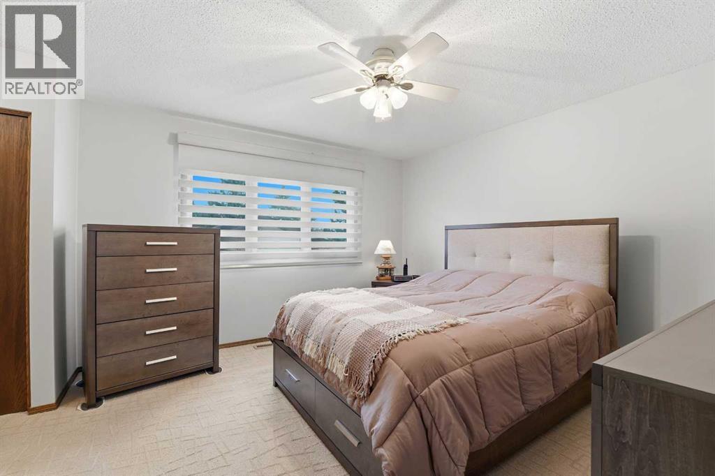 77 Allan Close, Red Deer, Alberta  T4R 1A4 - Photo 12 - A2300774