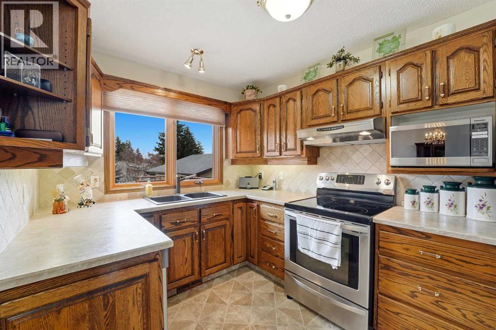 77 Allan Close, Red Deer, Alberta  T4R 1A4 - Photo 7 - A2300774