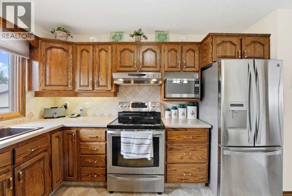 77 Allan Close, Red Deer, Alberta  T4R 1A4 - Photo 8 - A2300774