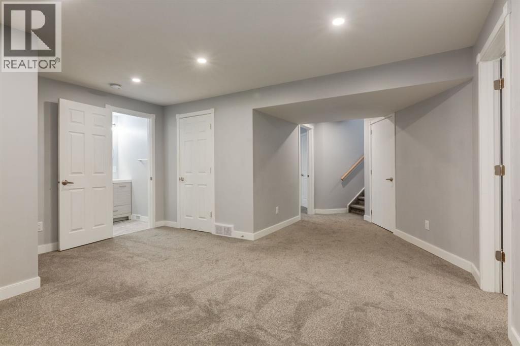 82 Hidden Ridge View Nw, Calgary, Alberta  T3A 5V8 - Photo 43 - A2300274