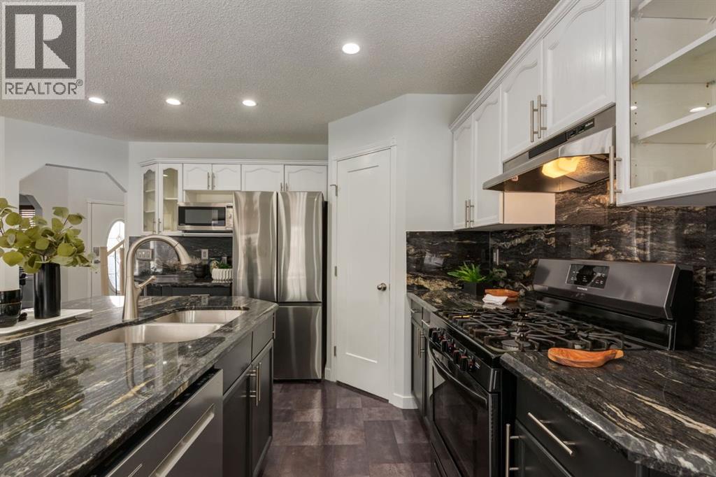 82 Hidden Ridge View Nw, Calgary, Alberta  T3A 5V8 - Photo 15 - A2300274