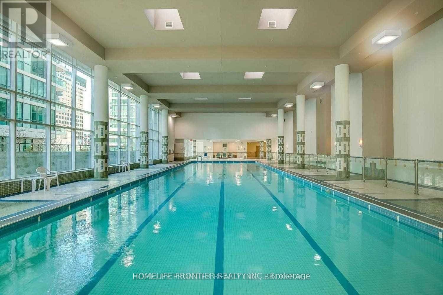 404 - 16 Yonge Street E, Toronto, Ontario  M5E 1R4 - Photo 2 - C12978278