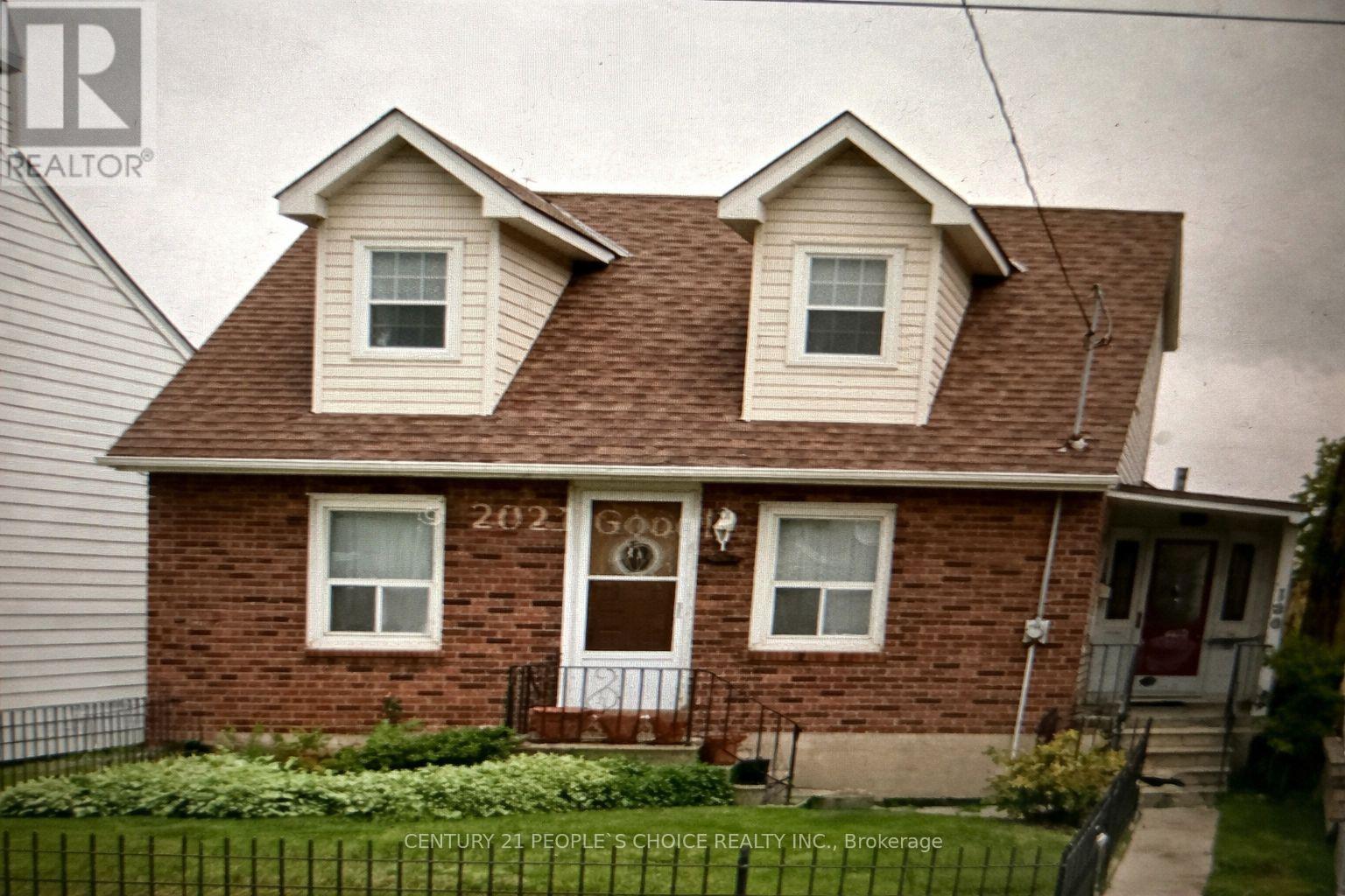 136 NORTHLAND AVENUE, Toronto, Ontario