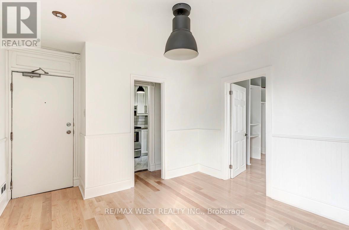 4 - 299 Pacific Avenue, Toronto, Ontario  M6P 2P8 - Photo 11 - W12987828